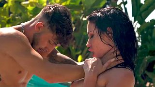Irresistible threesome in the pool