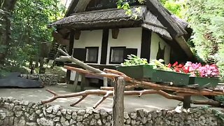 Urocza blond nastolatka zerżnięta za dobre pieniądze
