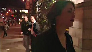 Coralie, Londra'daki polis memuru Fransız hatun