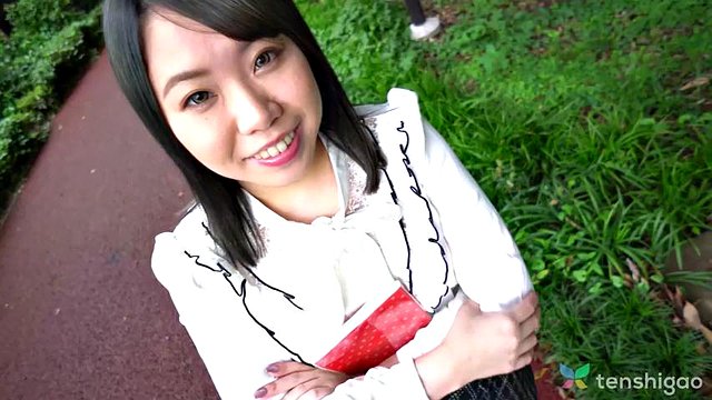Kaede Morimoto is so fun and wears a swimsuit for us and model it