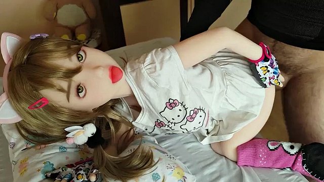 REBECCA - MUÑECA SEXUAL ENANA HACE ANAL - PROLAPSO Y ABERTURA ESTILO PERRITO CALIENTE