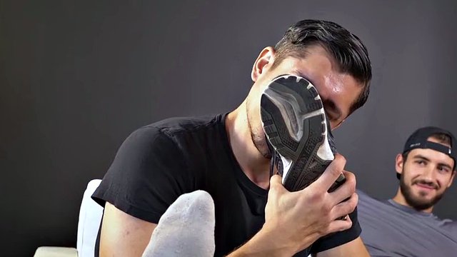 Hairy muscular stud gets foot worship and toe licking