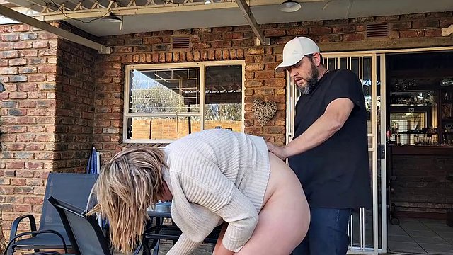 Mutual masturbation with my neighbor's wife turns into an outdoor creampie