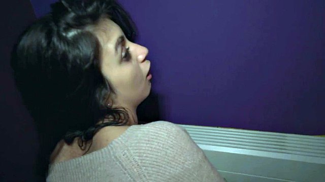 Agent public italien perdu Francesca Palma baisée dans une auberge de jeunesse