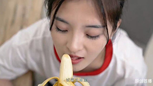 Chińska laska: obciąganie, na pieska i amatorskie porno