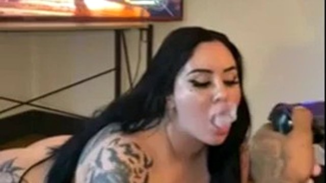 BBW sucks BBC while he plays