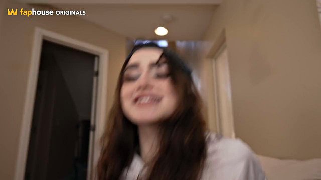 Lilibet Saunders Fucks Peter King Publicly