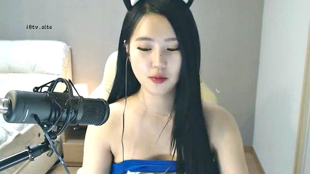 Korean lovely babe shows her hot body: Big Tits, Amateur & Asian Porn
