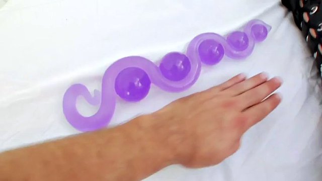 hotkinkyjo does insane anal insertions with bell pepper