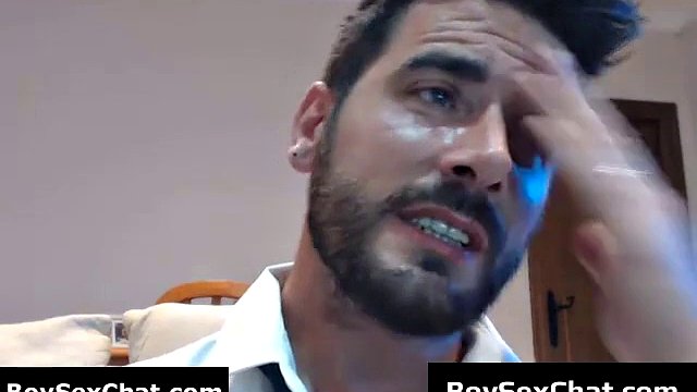 Mature gay jerks off with a dildo in his ass on webcam