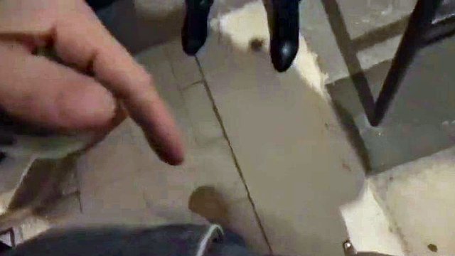 Veihenting av en genserjente han knuller