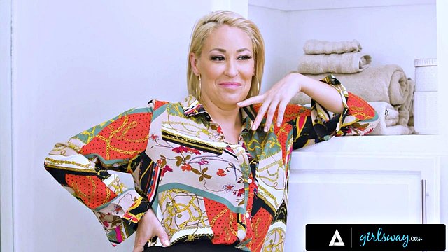 Stacked Blonde Ryan Keely Devours Aaliyah Love's Pussy After Steamy Shower Assist from Ryan Love