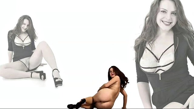 SMACK IT - brunette beauty striptease dance