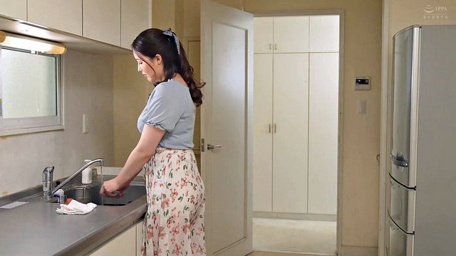 Sayuri Hayama Milf Performs Blowjob and Tit Fuck