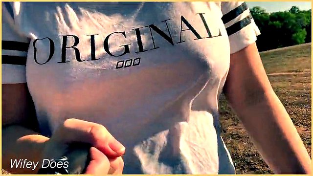 Wifey walks around without a bra on the golf course