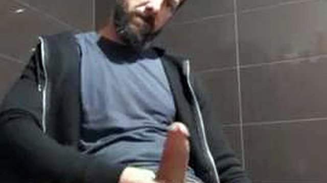 ajx han onanerer på badet og kaller kona: Handjob, Fansly & Cumshot Porn