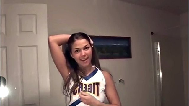 パンティ姿のセクシーチアリーダーのハメ撮り