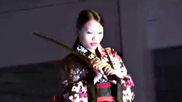 Asian girl drives the audience crazy