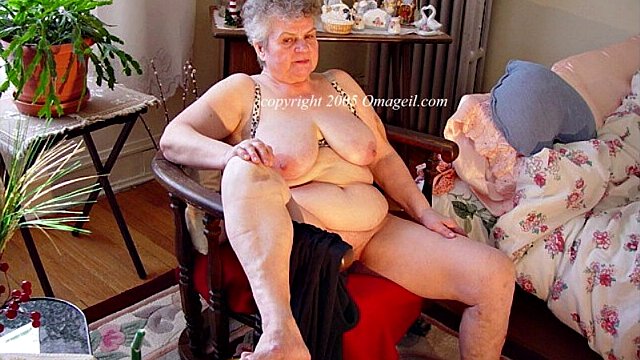 içinde sextoys ile omageil büyükanne resimleri