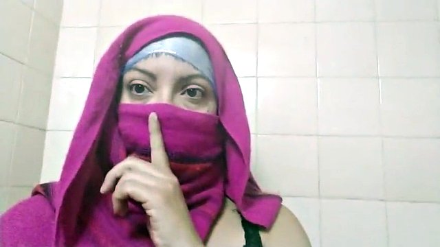 real arab hijab muslim stepmom squirt and orgasm in pussy2