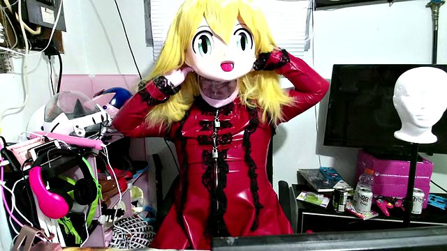 Kigurumi in Latex, Sissy-Dienstmädchen-Atemspiel und Vibrator