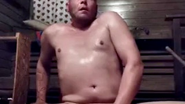 Giocando con la mia gelatina nella sauna pubblica