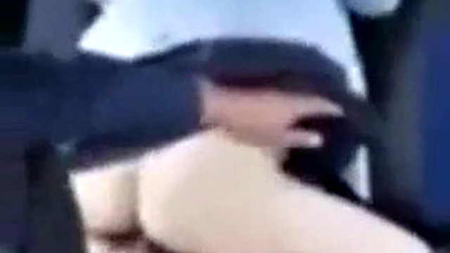 Tía amateur en el coche