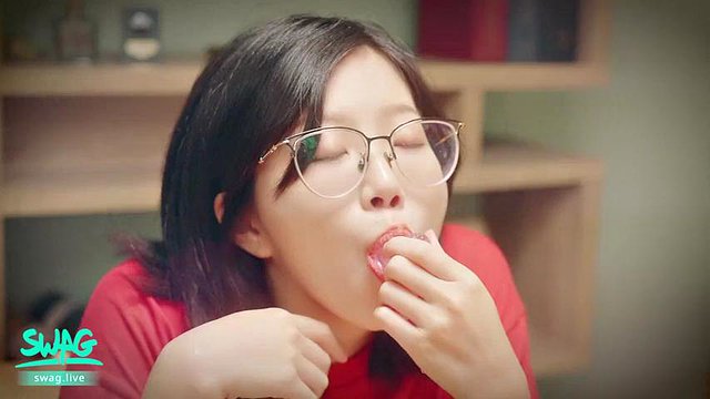 Taiwanese Chinese GF Sucking Cock
