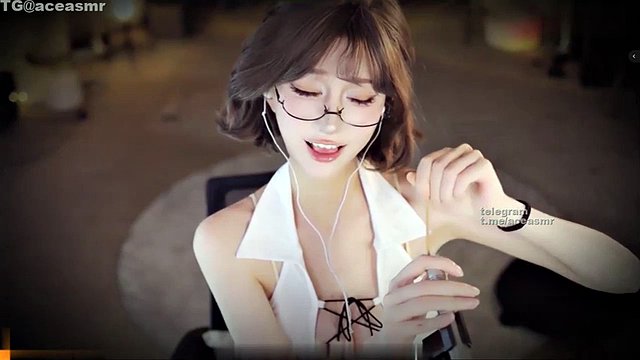 Zhang Ailing Aily Large-scale paid ASMR ear licking benefits Teacher’s guidance Fan festival