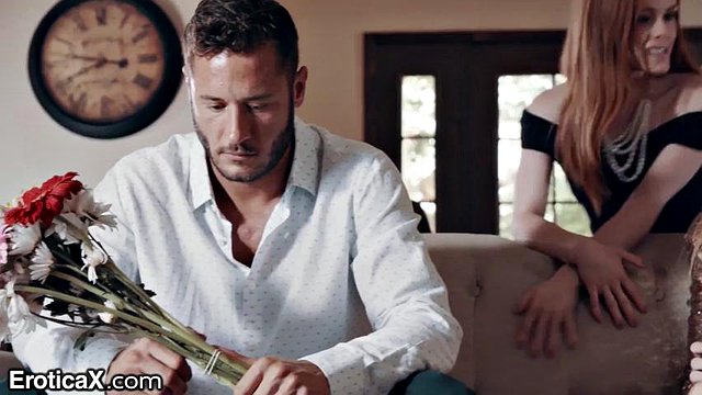 EroticaX - La prima volta che una lesbica scopa con un uomo, parte 2: pompino, bionda e porno con cazzi grossi
