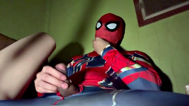 Spiderman fucks a sex doll