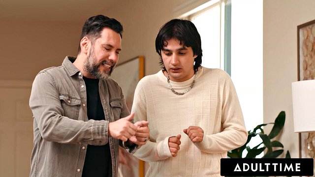 Virgin Boy se conecta com o padrasto para bater na madrasta vendada e excitada Dana Vespoli em