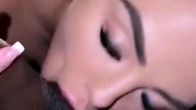 Cachonda BBW recibe anal creampie de la BBC
