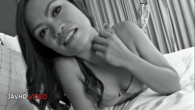 Pui Unwraps Sizzling Christmas Surprise, Igniting Her Naughty Side During Festive Holidays