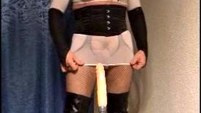 Crossdresser fucking machine