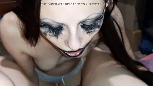 Nuestra vecina nos felicitó la noche de Halloween con cunnilingus - Lesbian-illusion
