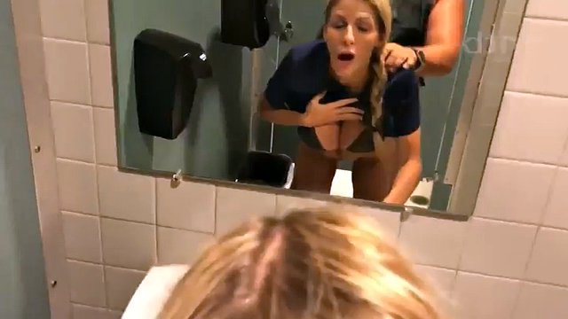 Der Chef besucht die sexy Krankenschwester im Krankenhausbad