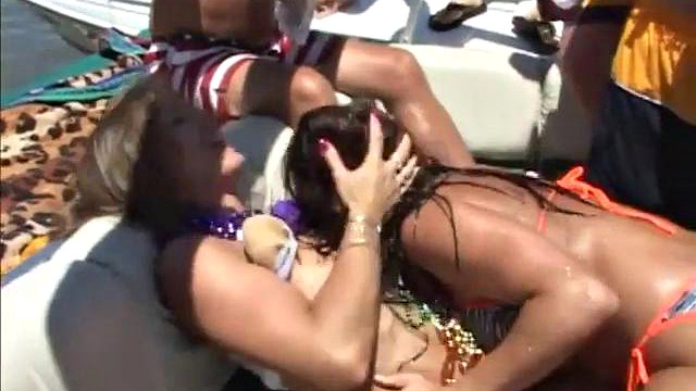 Wild groupie on the beach: Big Tits, Amateur & Sexy Porn