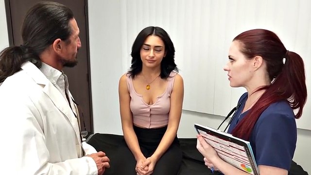 Horny babe wants to breed the doctor's pussies in her infirmary