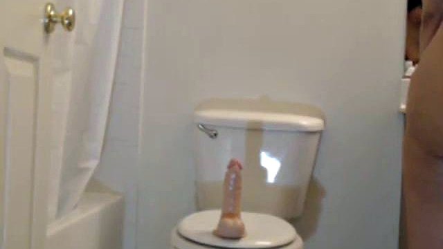 Nia in the bathroom 2: Big Ass, Amateur & Babe Porn