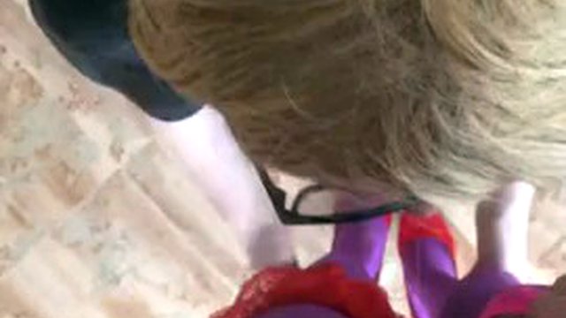 Domina transexuelle russe et esclave poule mouillée
