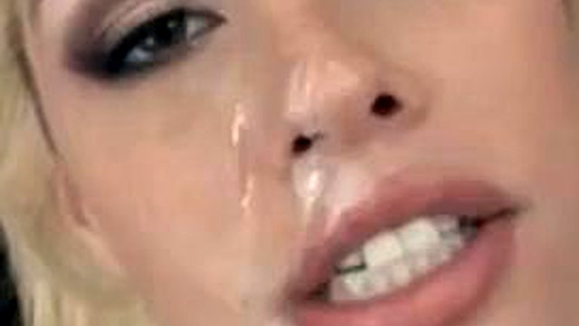 Blonde verdammte Bukkake House Wachs