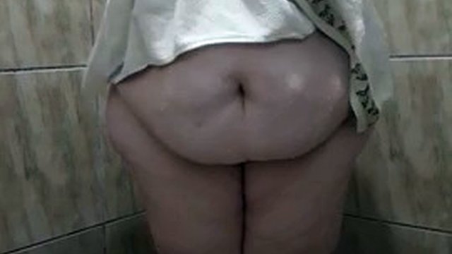 sexy bbw takes a shower