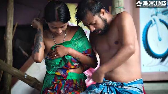 Kaamwali Bai ke sath Outdoor Masti Doodh Nikal ke ( Hindi Audio )