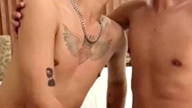Femboy gay suce la grosse bite AllanGabbana Handsome