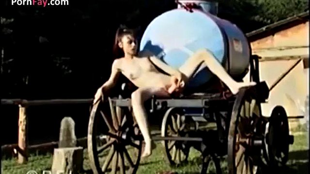 Cute teen masturbating at the farm: Amateur, Babe & Solo Porn