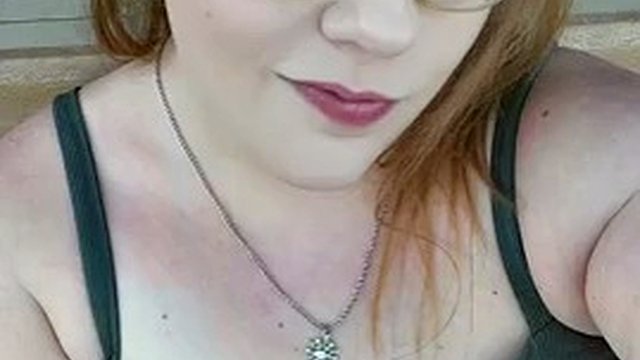 Outdoor bbw plays with fat pink pussy walking down nature trail