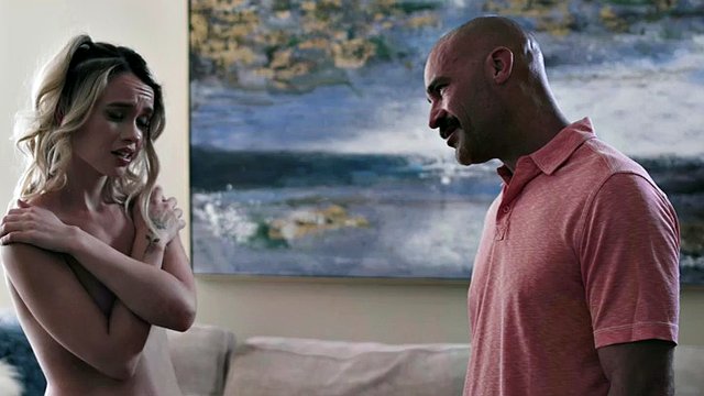 PURO TABOO Il patrigno severo cerca di dare una lezione alla sua figliastra troia Khloe Kingsley