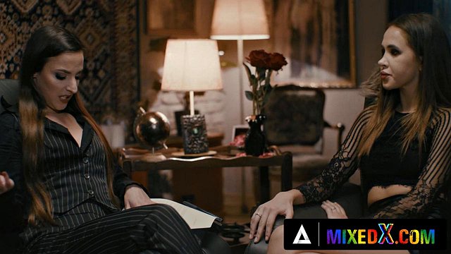 MIXEDX - جديد لطيف المتدربة أميرة أدارا الملاعين مع لها الساخن مصاص دماء سيد أليسا باونتي