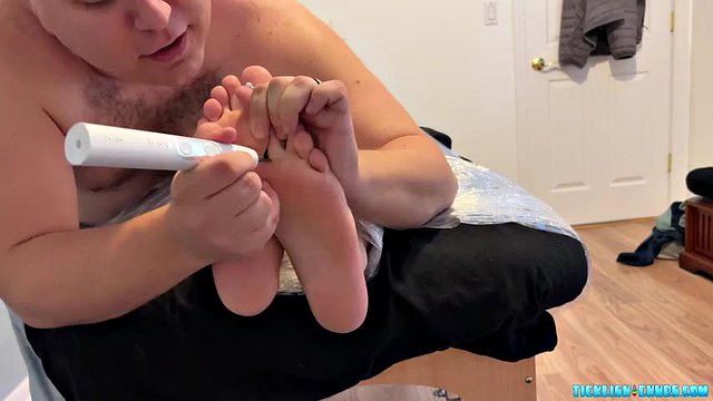 NY Tickles W/ Cub Feet - Cub Feet & Matt